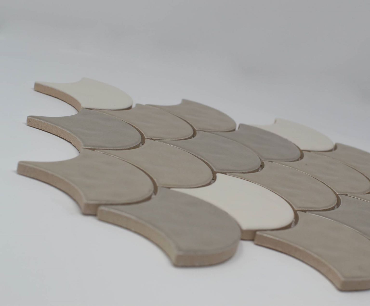 White Body Ceramic Royal Flax Fish Scale